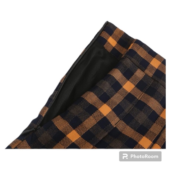 Plaid Mini Pleated Skirt - Picture 4 of 7